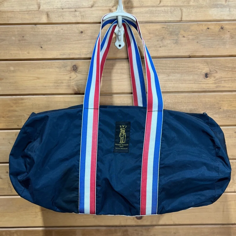 VTG Retro Northwest Wilderness Travel Duffel Bag Navy Blue Red White Strap PNW